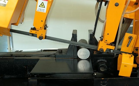 乡城数控带锯床自动送料精度会出现偏差吗？