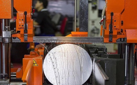 乡城立式金属带锯床切削出现跑带故障解决方法！